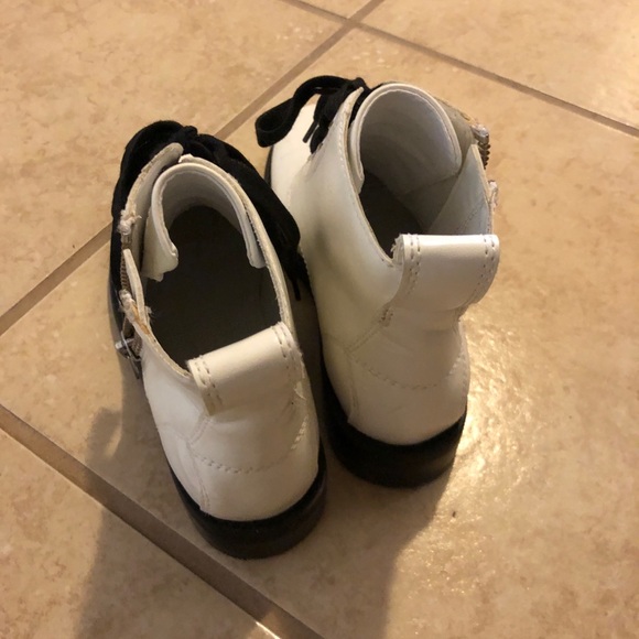 White boots - Picture 2 of 2